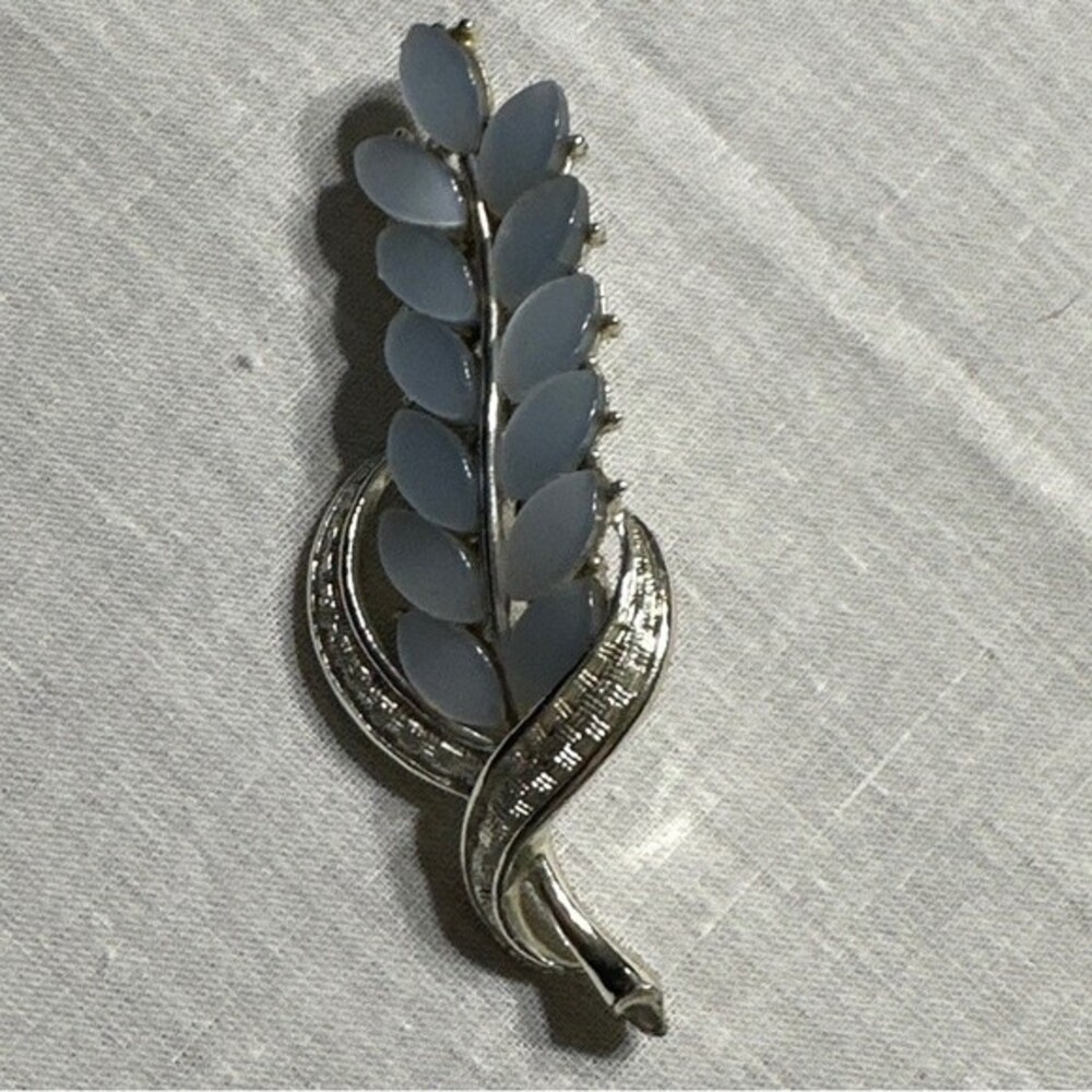 Vintage Silver tone light blue/grey lucite Brooch Pin